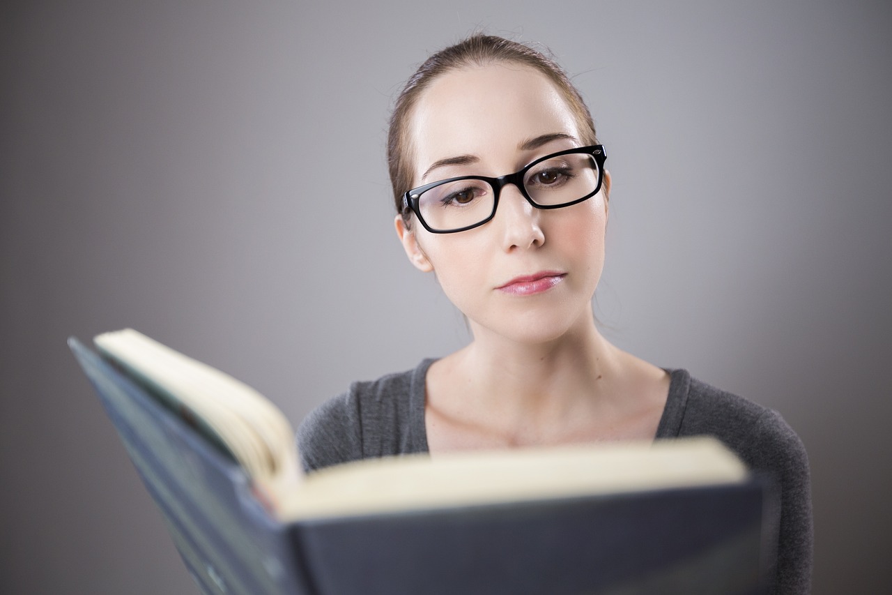 A woman reading a book. How to read more boosl.